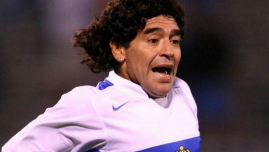 Diego Armando Maradona vistió la camiseta de la UC hace 14 años.