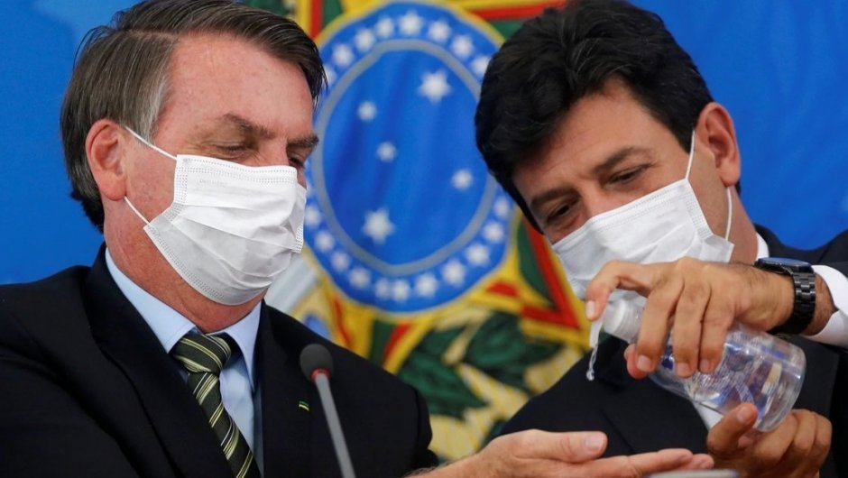 Jair Bolsonaro con el exministro de Salud, Luiz Henrique Mandetta. (Foto: Reuters).