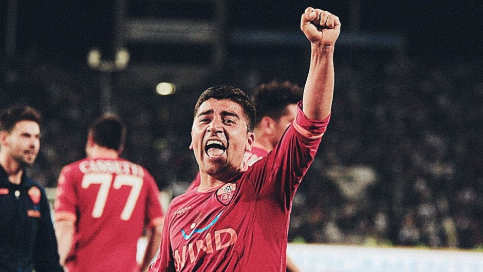 Imagen de contexto de David Pizarro jugando por la Roma de Italia.