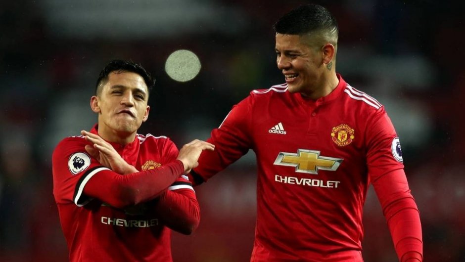 Alexis Sánchez junto a Marcos Rojo cuando jugaban en el Manchester United.